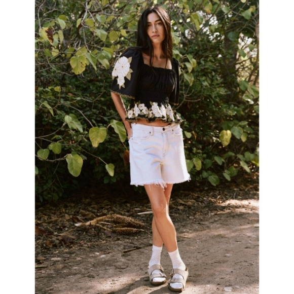 THE GREAT. Pants - The GREAT. | The Easy Cut Off Denim Short in Bleach Wash Size 26